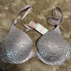 Brand New Victoria secret push up bra. Size 32B